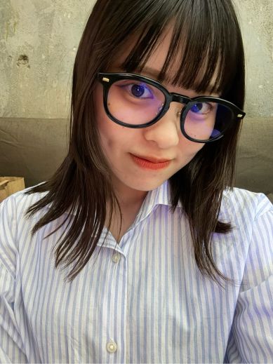 黒縁メガネ×きれいめコーデ