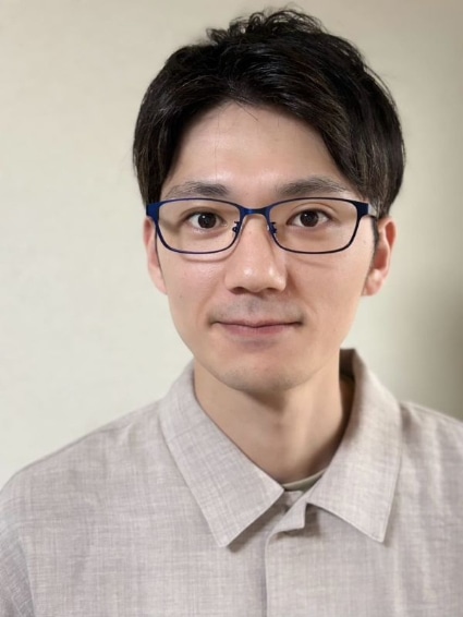 「アップバング」と「スクエアメガネ」