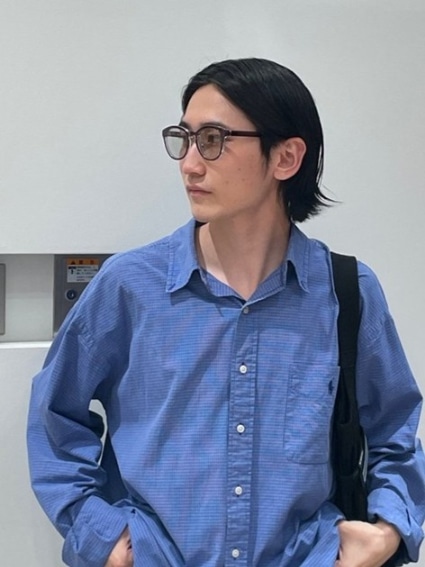 「ロングセンターパート」と「ボストンメガネ」