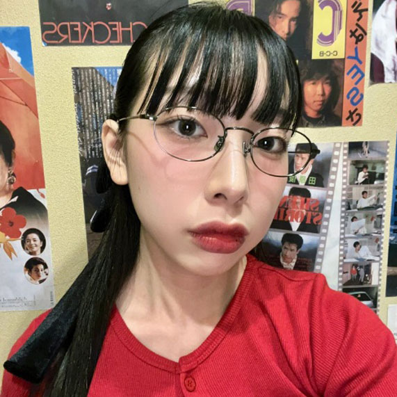 オーバル女性
