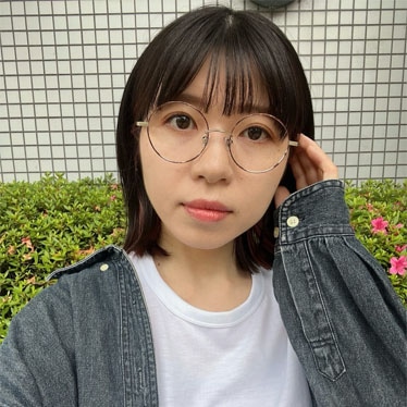 ラウンド女性