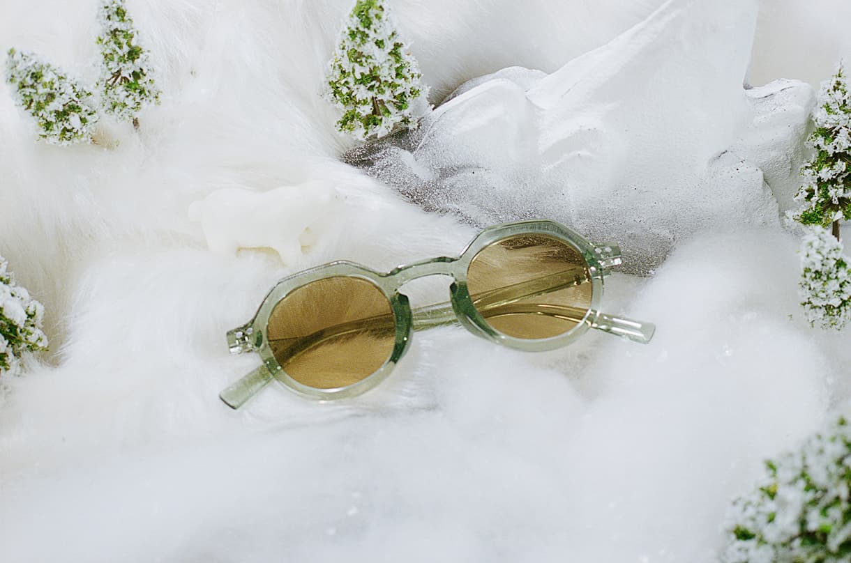 「サンバーン雪山の秘密」 ヴィンテージライクなクラウンパント型