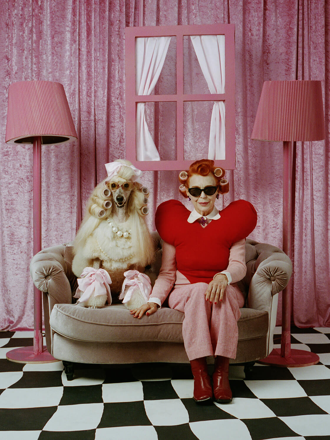 マダム・アイリスとその愛犬の奇妙な日常