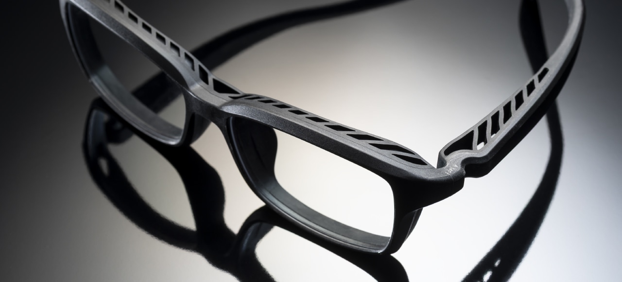 一切金属を使用しないオールラバー素材