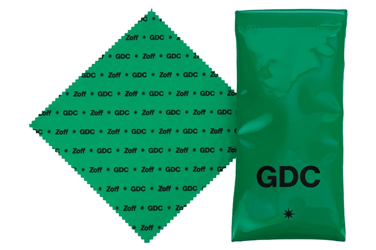 オリジナルのメガネケースとメガネ拭きがセット