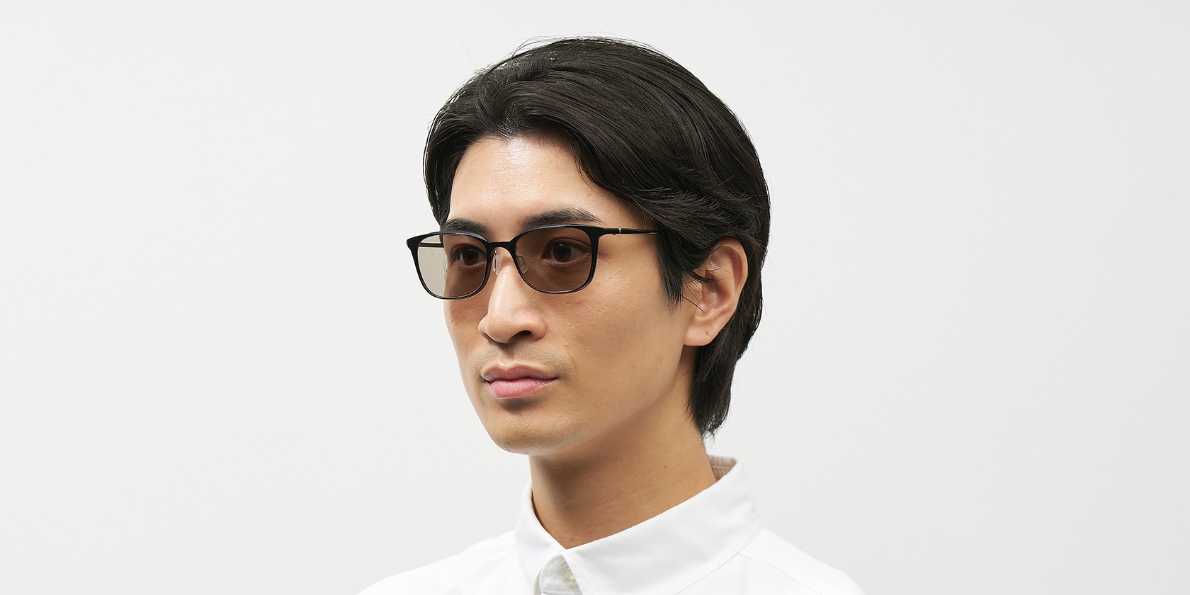 アッシュベージュ 偏光度 55%