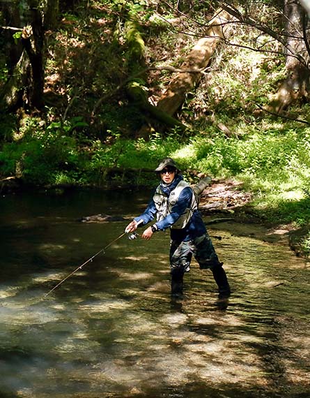 釣りシーンに合わせて偏光フィルターが交換可能な2WAY設計