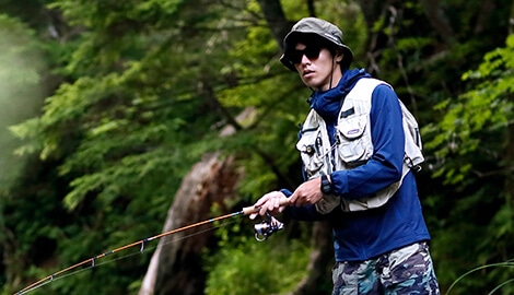 長時間かけても快適な軽量素材を採用。