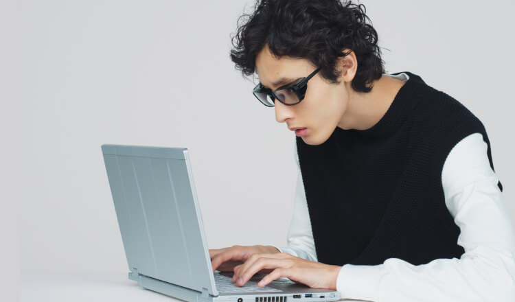 Zoff+集中 フードをつけて余計な情報をカット! 画像