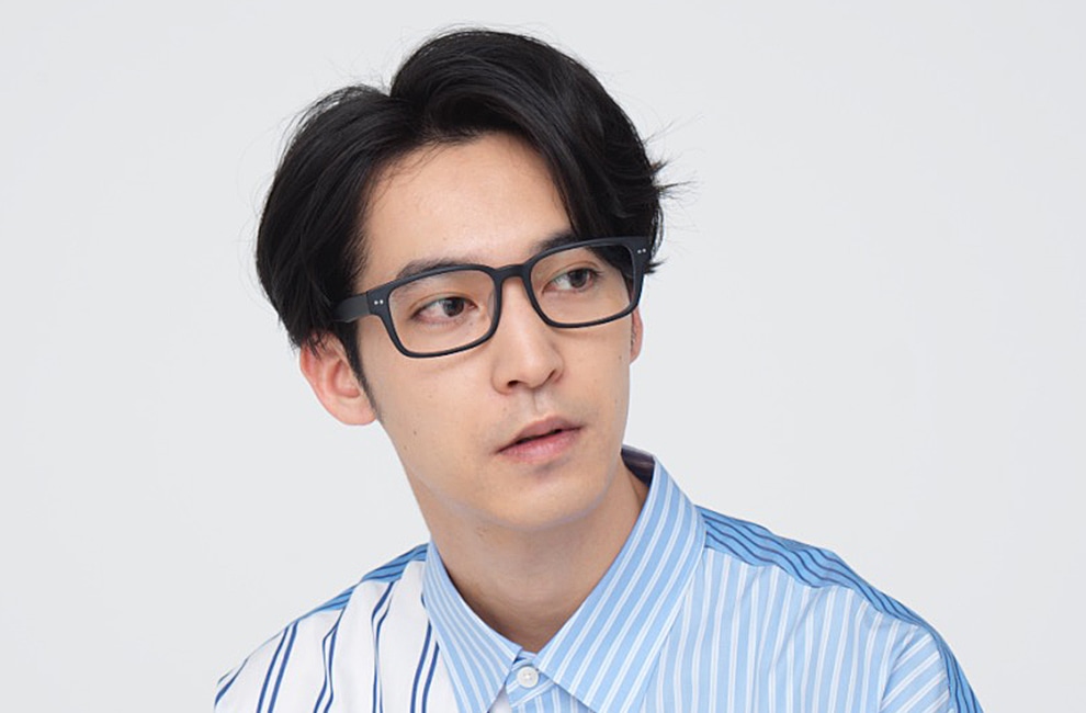 PLASTIC FRAMEのメガネ着用画像
